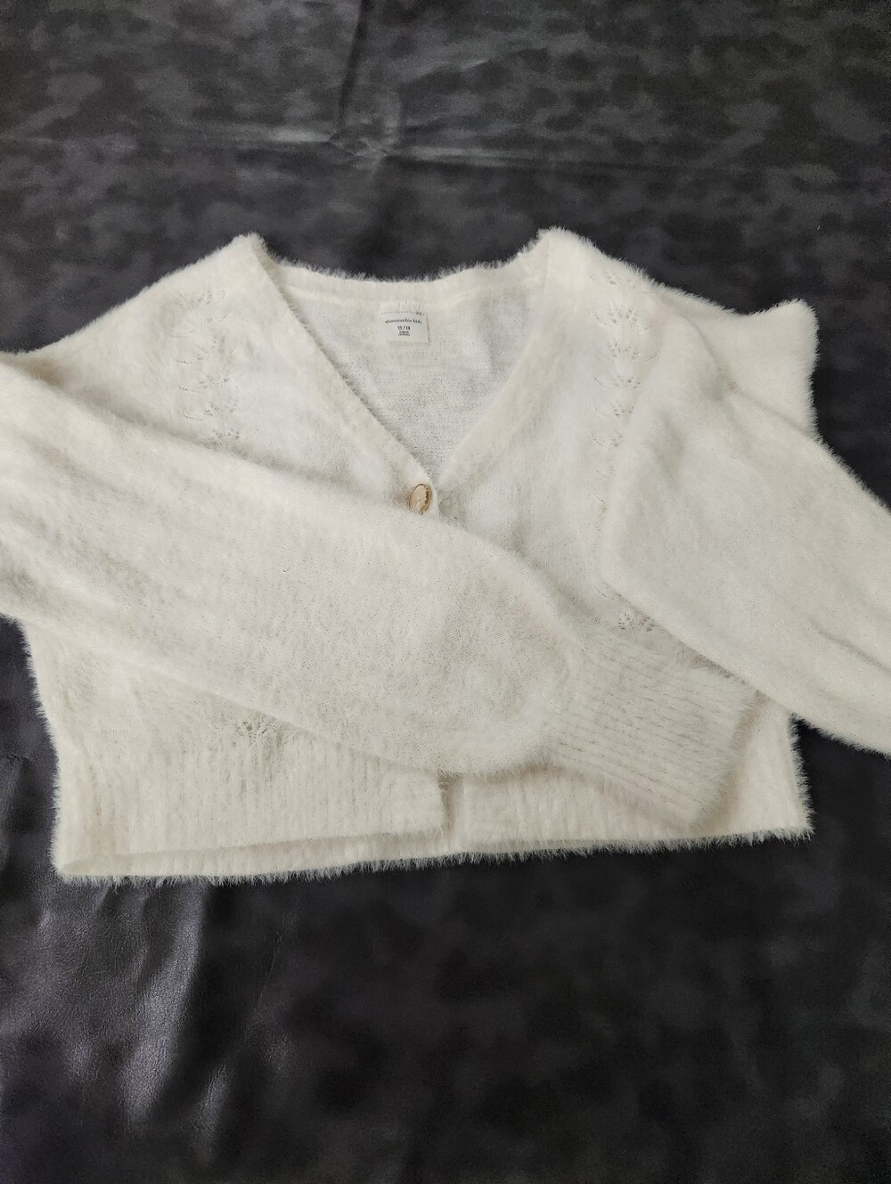 Abercrombie & Fitch Cream Fuzzy V-Neck Cropped Cardigan